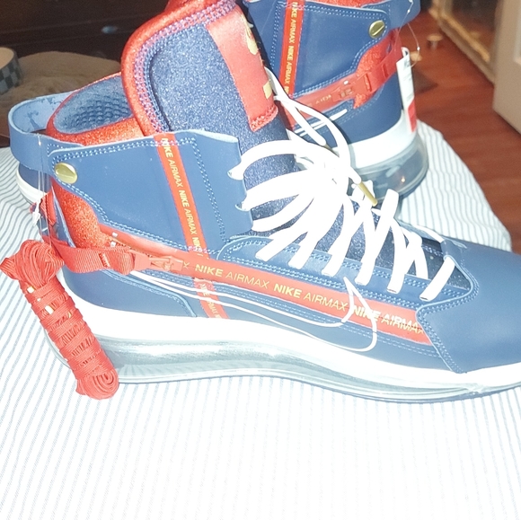 Shoes - Picture 4 of 6